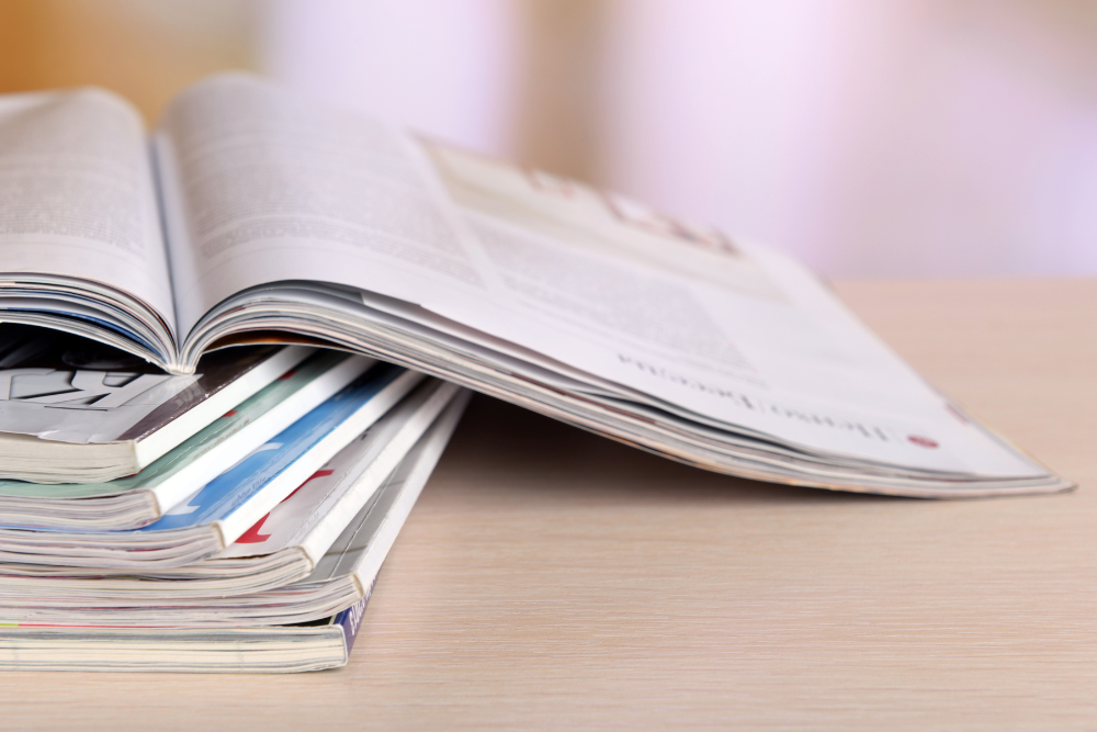 Open book with pages turning, representing knowledge and exploration of Humanitas articles.